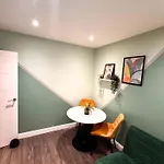 Beautiful Brighton Apartment, 5Min Walk To Beach