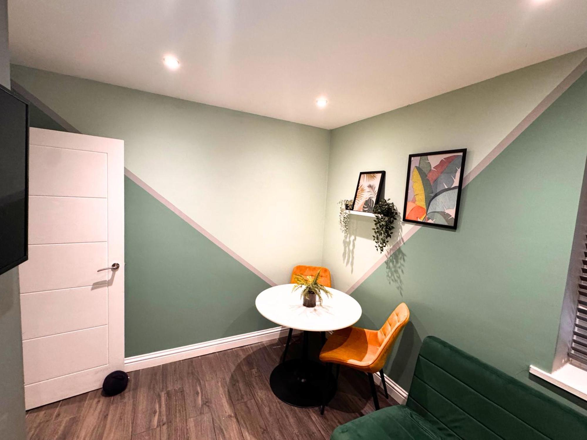 Beautiful Apartment, 5min Walk To Appartement